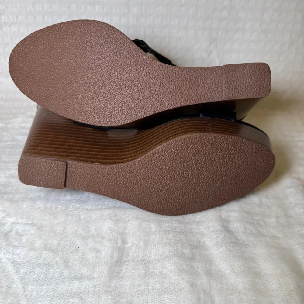 NWOT Shoe Dazzle Jaylah Strappy Black Tan Wedges Size 9.5‎